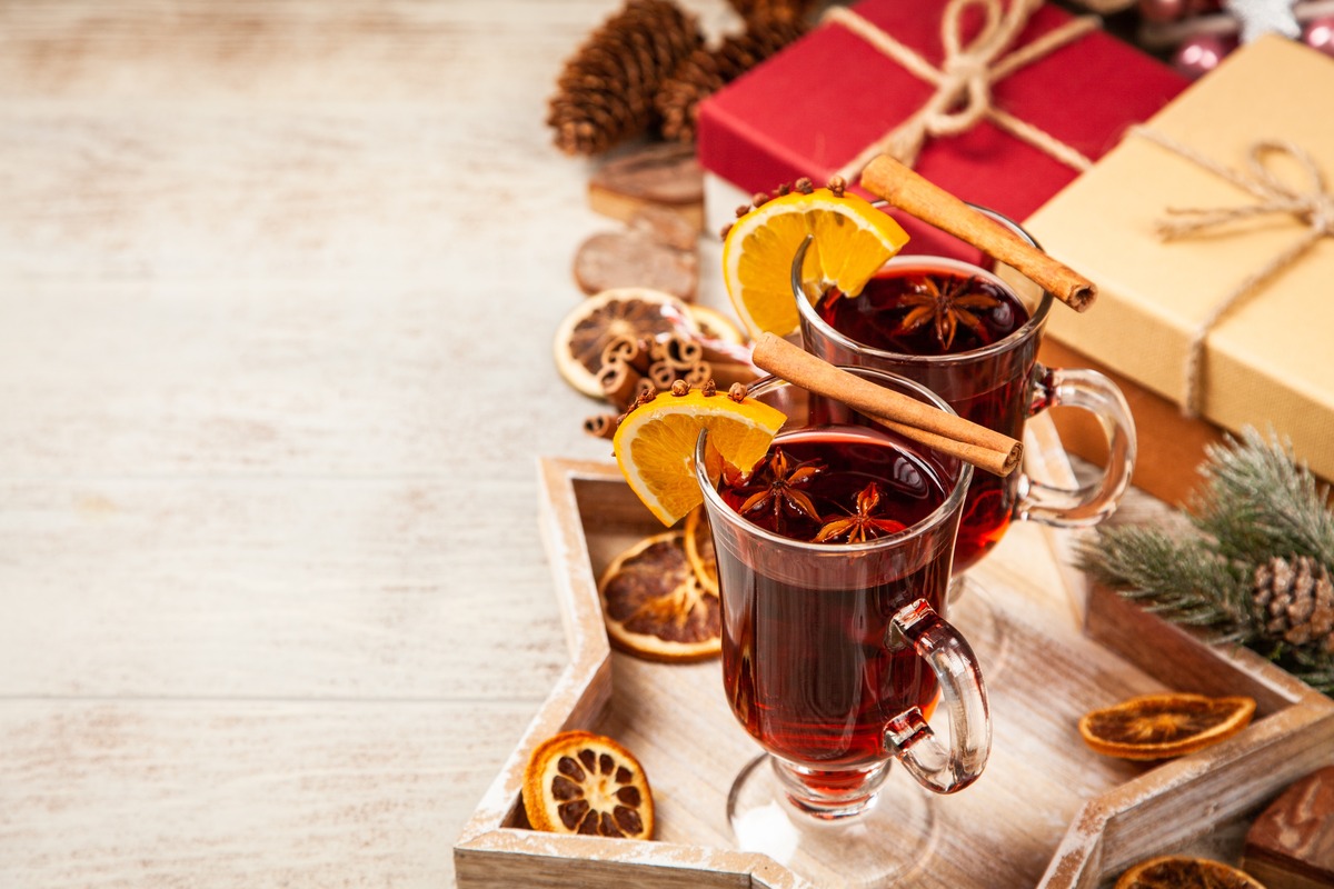 7 Holiday Cocktails to Make this Season
